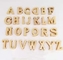 La letra del metal del monedero de Tearproof marca el oro con etiqueta Eco amistoso