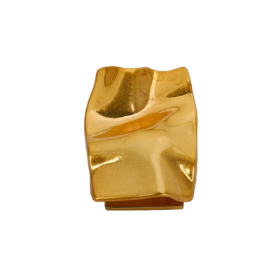Delicada bolsa de metal dorado para bolso, hardware de bloqueo, construcción robusta.